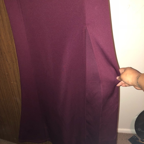 Long formal burgundy dress - Picture 2 of 3